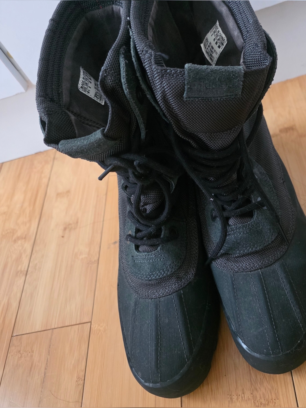 ADIDAS YEEZY 950 Boot Pirate Black Mens Size 9.5 Autentic.